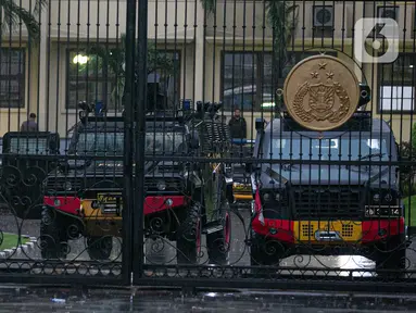 Suasana di sekitar kawasan Mabes Polri Jakarta, Rabu (31/3/2021). Seorang terduga teroris diduga berupaya melakukan penyerangan ke area Mabes Polri hingga aksi baku tembak dengan polisi pun sempat terjadi. (Liputan6.com/Faizal Fanani)