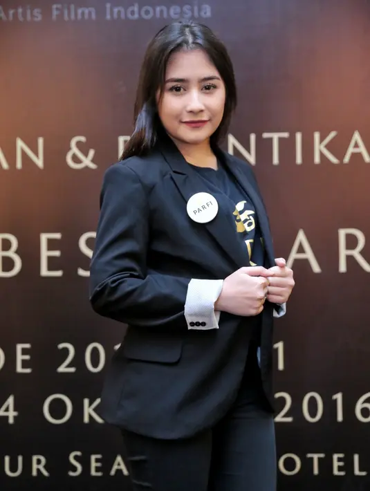 Tidak hanya dalam akting, remaja kelahiran Tangerang, Banten itu juga dinobatkan sebagai Host Tamu Paling Inbox. Dalam ajang Inbox Awards 2016. (Adrian Putra/Bintang.com)