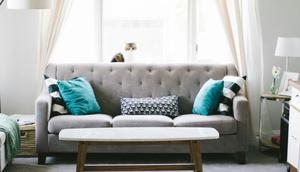Ilustrasi Tips Memilih Sofa untuk Ruang Tamu Sempit/Photo by Nathan Fertig on Unsplash