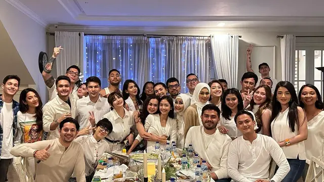 Bintang Takdir Cinta yang Kupilih dan Cinta Setelah Cinta nobar final Piala Dunia 2022 di rumah Jonathan Frizzy (Foto Instagram cutkeke_xavier)