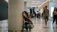 Ciri Kepribadian Orang yang Bersembunyi Ketika Tak Sengaja Bertemu Mantan Pacar