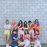 MOMOLAND (Foto: Twitter/MMLD_Official)