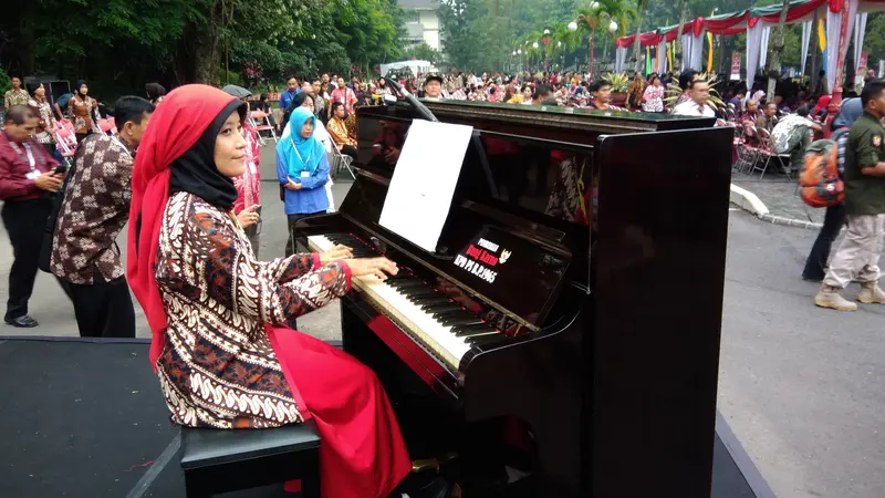 20170722-Jokowi-Yogyakarta-Piano Sukarno