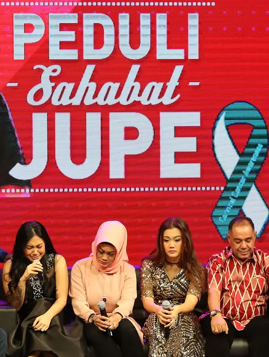 Salah satu bentuk dukungan para sahabat untuk Jupe adalah dengan mengadakan acara penggalangan dana yang bertajuk Peduli Sahabat Jupe. Namun ternyata, Jupe tak ingin acara tersebut fokus untuknya. (Bambang E. Ros/Bintang.com)