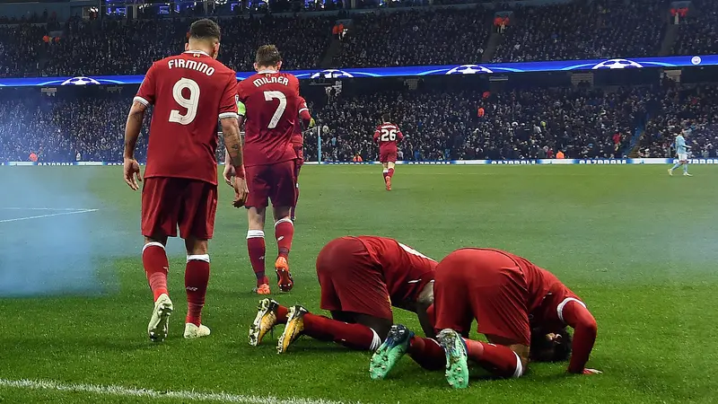 Sujud Syukur Mohamed Salah Iringi Kemenangan Liverpool di Liga Champions