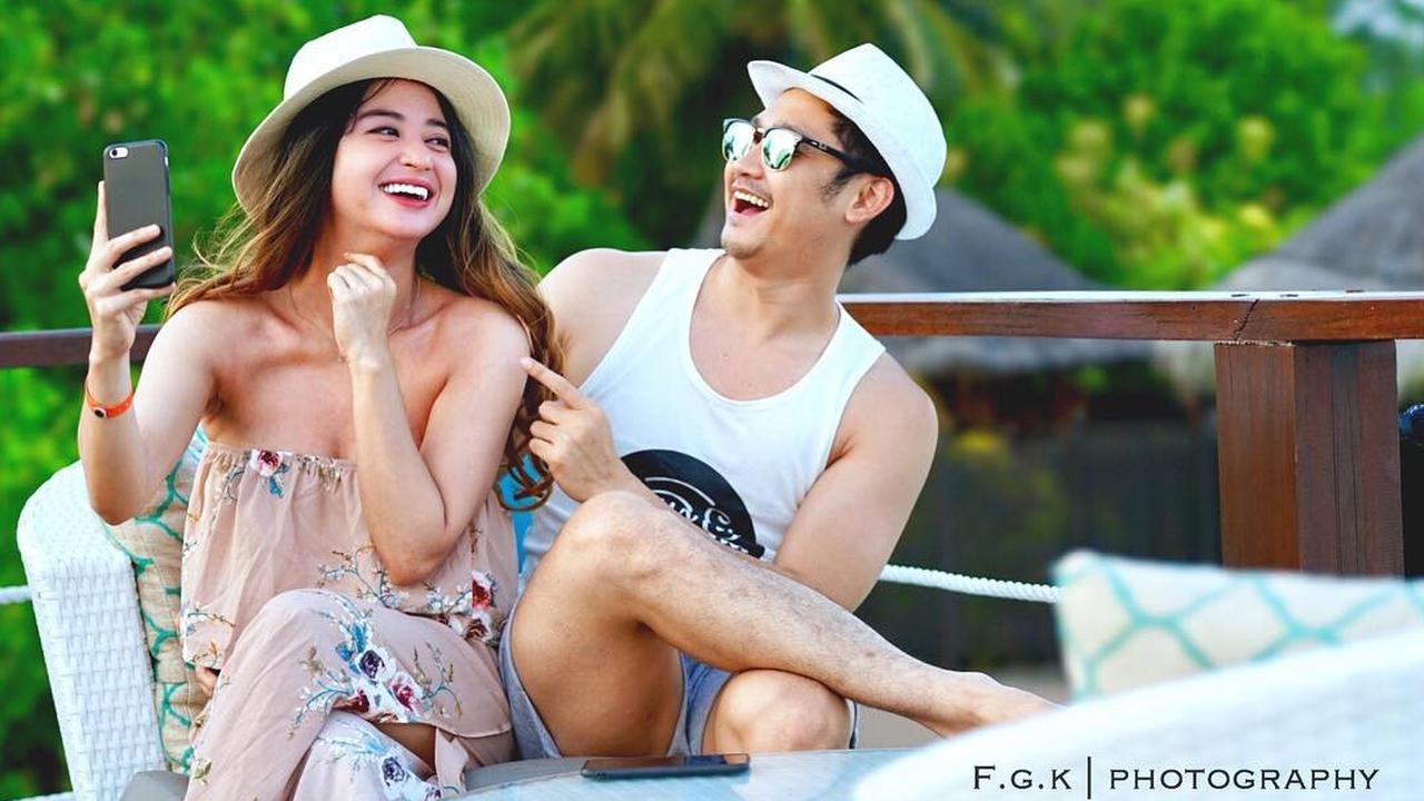 [Bintang] Bikin Iri, Ini 8 Foto Mesra Dewi Perssik dan Angga Wijaya