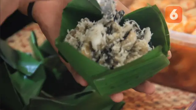 Cemilan gatot di pekan kuliner ramah lingkungan oleh siswa SMAN 1 Jampangtengah, Kabupaten Sukabumi (Liputan6.com/Fira Syahrin).