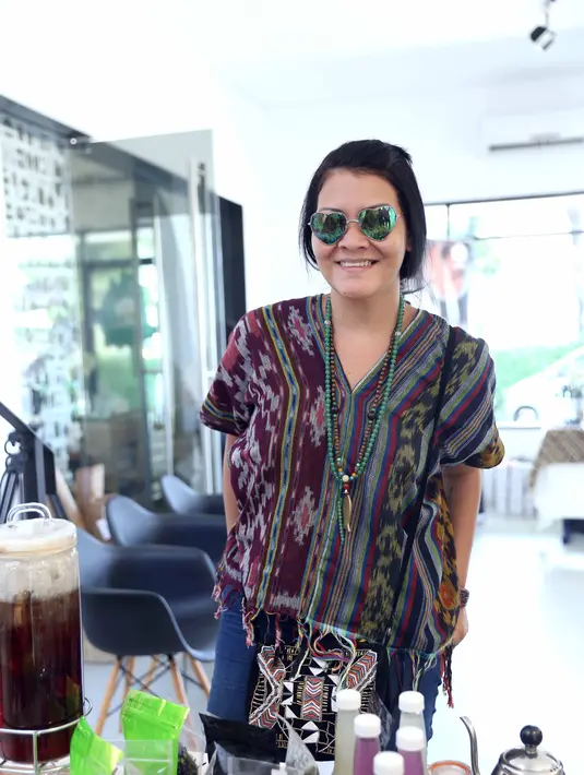 Akibat pengumpalan itu, beberapa reaksi sering dirasakan oleh mantan istri Radja Simatupang itu. Melanie mengaku sering hilang ingatan alias blank dalam pikirannya. Mengingat kata menjadi lama. (Nurwahyunan/Bintang.com)