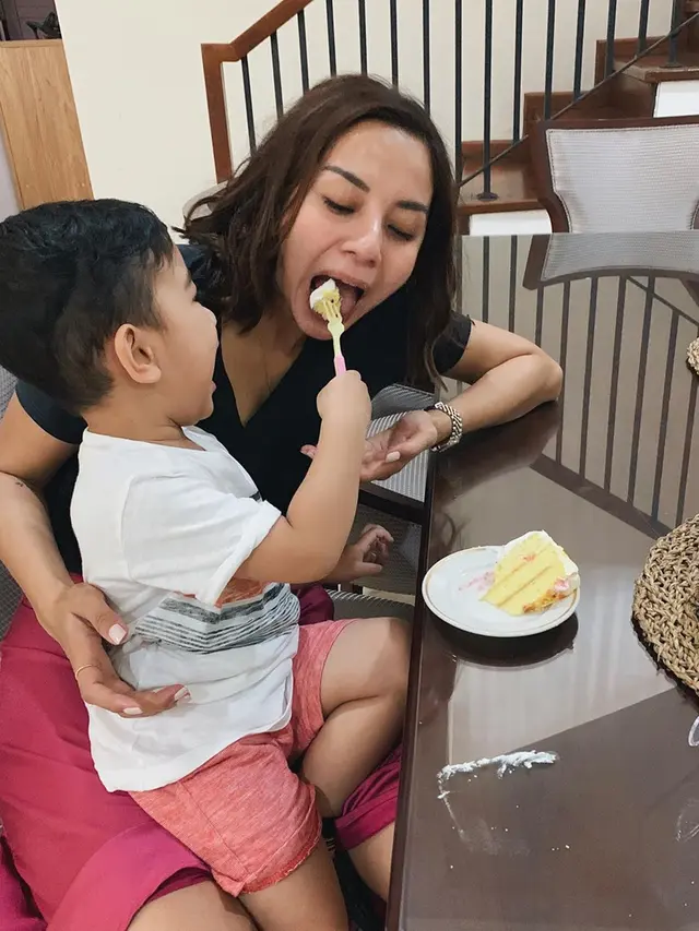 Jadi Single Mom, Ini 6 Momen Kirana Larasati bersama Buah Hati
