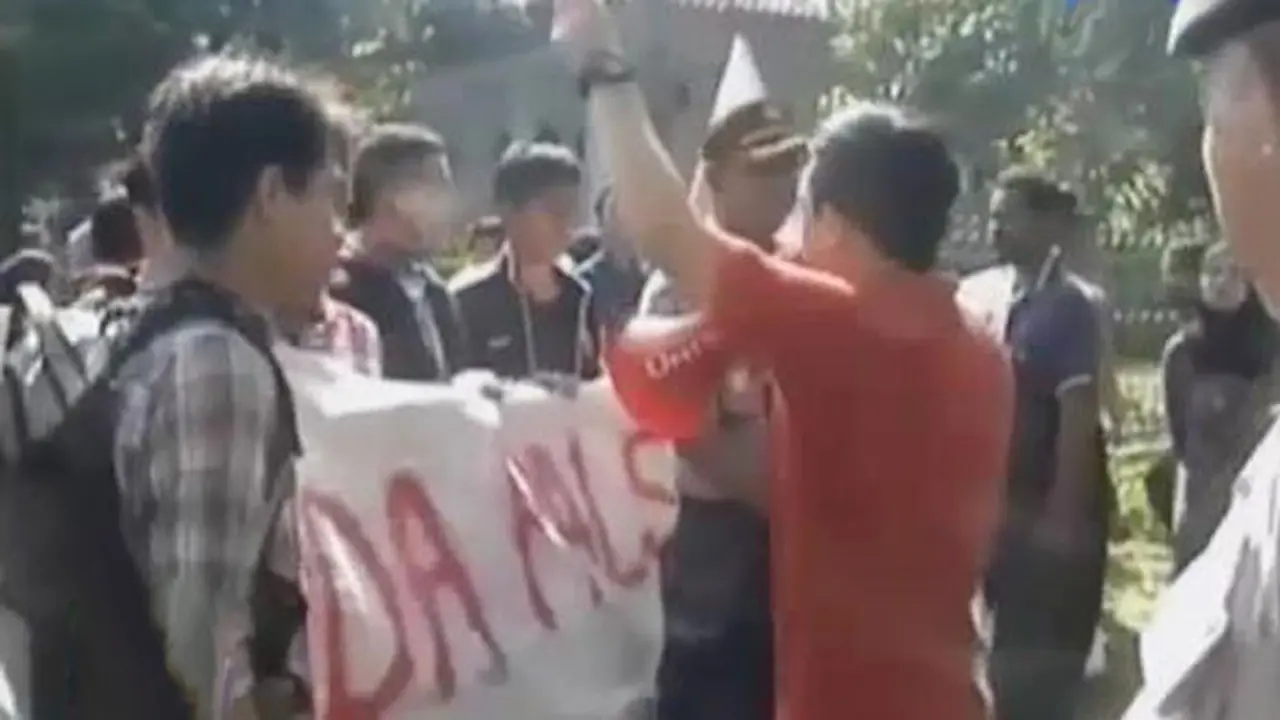 Tolak Wisuda