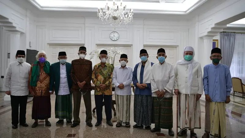 Wakil Presiden (Wapres) Ma'ruf Amin menerima sejumlah tokoh Nahdlatul Ulama (NU) di Kediaman Resmi Wapres, Jakarta, Rabu (24/11/2021) malam.