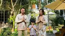 Kini Nagita Slavina sudah menjadi istri Raffi Ahmad. Mereka menikah pada 17 Oktober 2014 dan sudah memiliki seorang anak laki-laki yang diberi nama Rafathar Malik Ahmad. (Instagram/raffinagita1717)