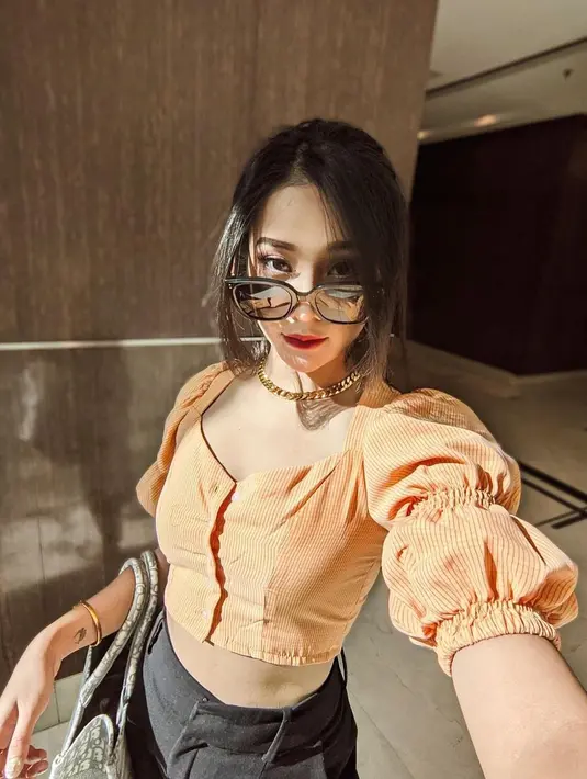 Hal lain yang membuat Anya kagum dengan Rizky Febian adalah sosoknya yang humble dan juga bagaimana cara Ikky memperlakukan seorang perempuan. (Instagram/anyageraldine)