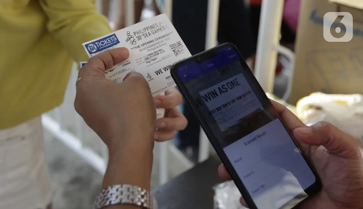 Suasana scanning tiket jelang upacara pembukaan SEA Games 2019 di Philipine Arena Bulacan, Manila, Sabtu (30/11/2019). Pesta olahraga se-Asia Tenggara ini akan berlangsung hingga 11 Desember. (Bola.com/M Iqbal Ichsan)