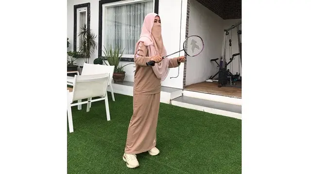Umi Pipik Akui Idap Tumor Kelenjar Getah Bening, Ini 6 Potretnya saat Olahraga