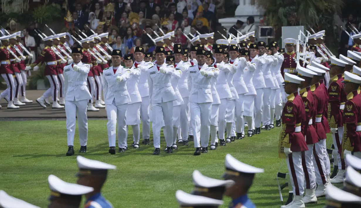 Momen ini jadi tonggak penting karena menandai awal berdirinya negara Indonesia yang merdeka dan berdaulat. (AP Photo/Achmad Ibrahim)