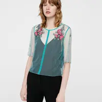 Baju dengan sentuhan embroidery ini wajib kamu miliki karena keren banget. (Image: shop.mango.com)