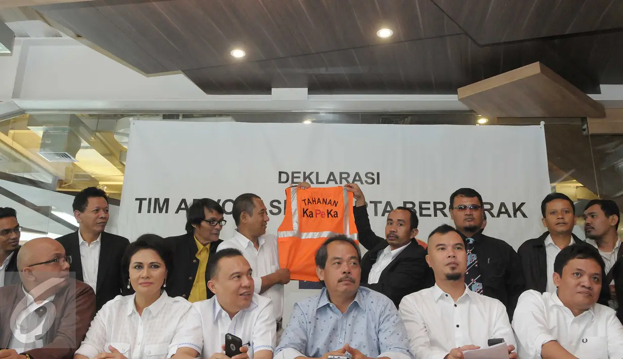 Ahmad Dhani dan sejumlah pengacara mendeklarasikan Tim Advokasi Jakarta Bergerak, Jakarta, Rabu (30/3/2016). Mereka menginginkan Pilkada DKI tidak diwarnai kecurangan dan menuntut pengusutan kasus RS Sumber Waras. (Liputan6.com/Helmi Afandi)
