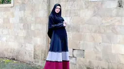 Ia pun kerap mengunggah gaya OOTD saat memakai gamis di akun Instagram pribadinya. Bahkan, penampilan Mulan Jameela ini juga bisa ditiru. (Liputan6.com/IG/@mulanjameela1)