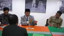 Ketua Umum ICMI Jimly Asshidiqque memberikan keterangan saat pertemuan bersama Pansus Hak Angket KPK di Gedung ICMI, Jakarta, Kamis (7/9). (Liputan6.com/Faizal Fanani)