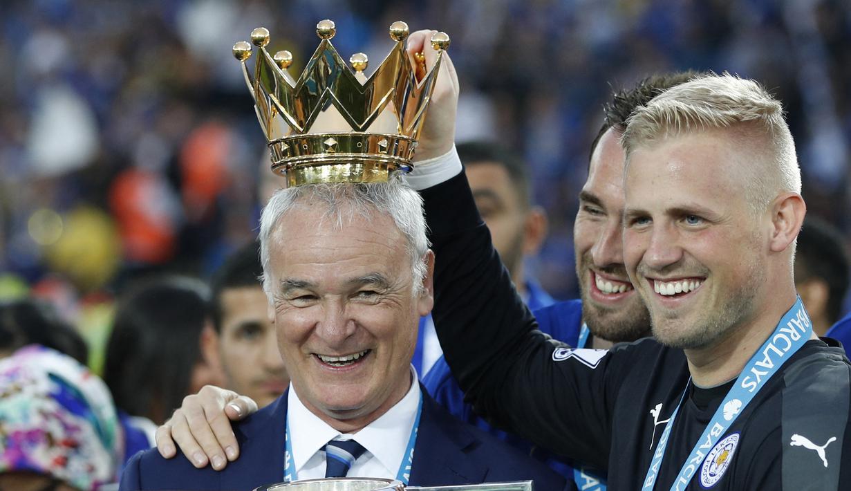 Claudio Ranieri. Pelatih asal Italia berusia 69 tahun ini telah menangani 4 klub EPL, yaitu Chelsea, Leicester City, Fulham dan musim ini bersama Watford. Prestasi terbaiknya tentu saat meraih gelar Liga Inggris bersama Leicester City pada 2015/2016. (AFP/Adrian Dennis)