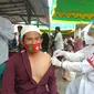 Vaksinasi Covid-19 di Sumenep. (Dian Kurniawan/liputan6.com)