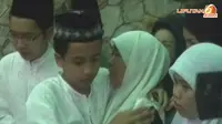 [VIDEO] Jenazah Suami Khofifah Dimakamkan di Surabaya