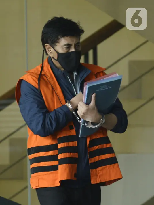 Dirut PT CMI Teknologi (CMIT) Rahardjo Pratjihno usai menjalani pemeriksaan di Gedung KPK, Jakarta, Senin (11/5/2020). Rahardjo diperiksa sebagai tersangka kasus korupsi pengadaan perangkat transportasi informasi terintegrasi di Badan Keamanan Laut (Bakamla) tahun 2016. (merdeka.com/Dwi Narwoko)