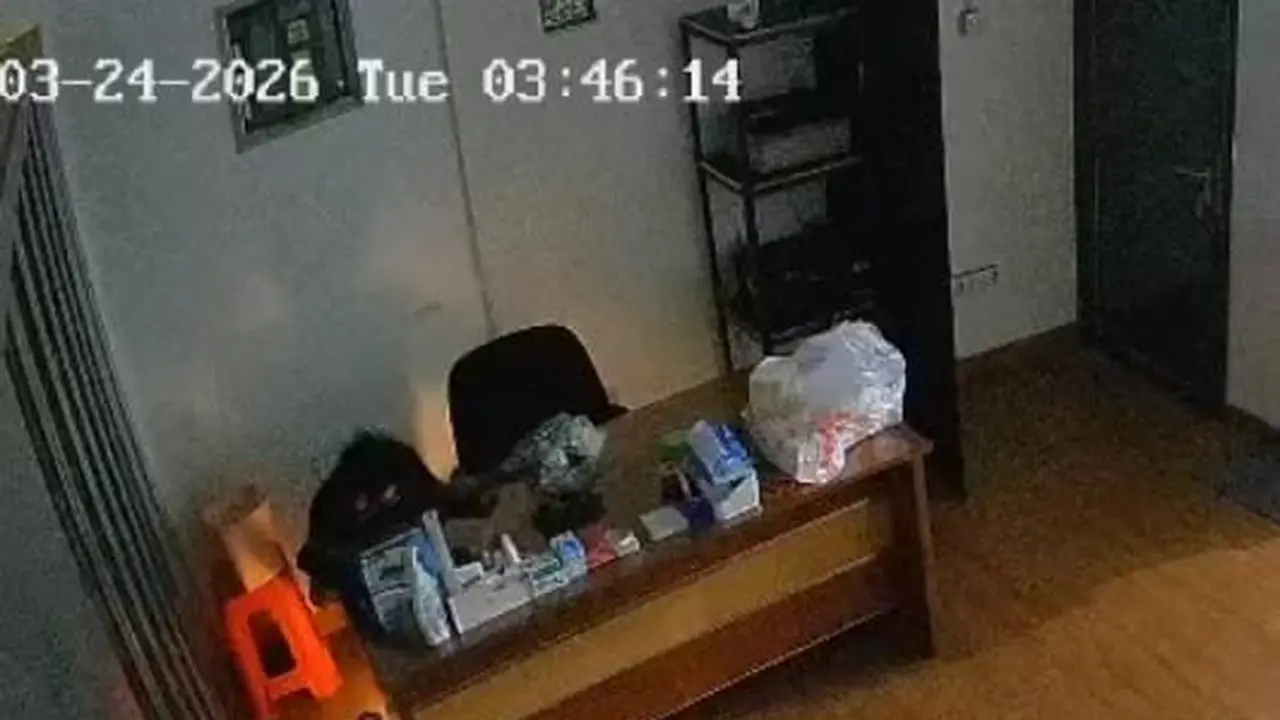 Gambar CCTV aksi pencurian dengan pemberatan (curat) yang menyasar rumah dan gudang kosong (rumsong) saat momen libur Lebaran berhasil diungkap aparat kepolisian. (Istimewa)