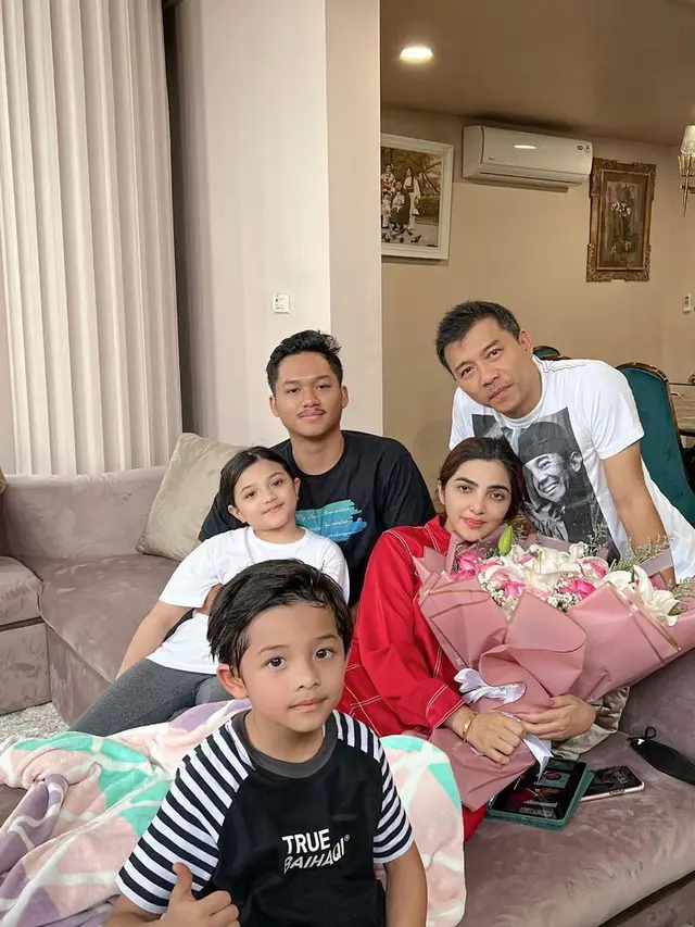 Ashanty dapat bunga di hari valentine (Foto: Instagram ashanty_ash)