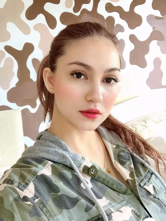 ilustrasi potret alessia cestaro, pemain ftv pintu berkah yang sukses berkarir sebagai bussines woman/instagram alessia cestaro