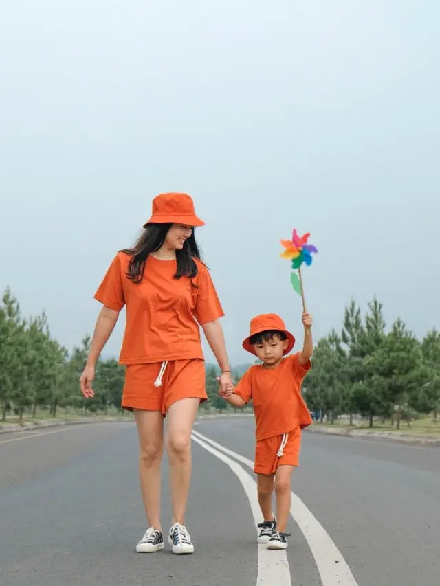 Pakaian kembar dengan anak/dok. Kiddiposh