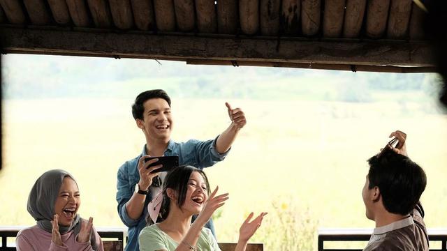 Jelang Episode Terakhir, Ini 6 Momen Kebersamaan Pemain Serial Ustad Millenial