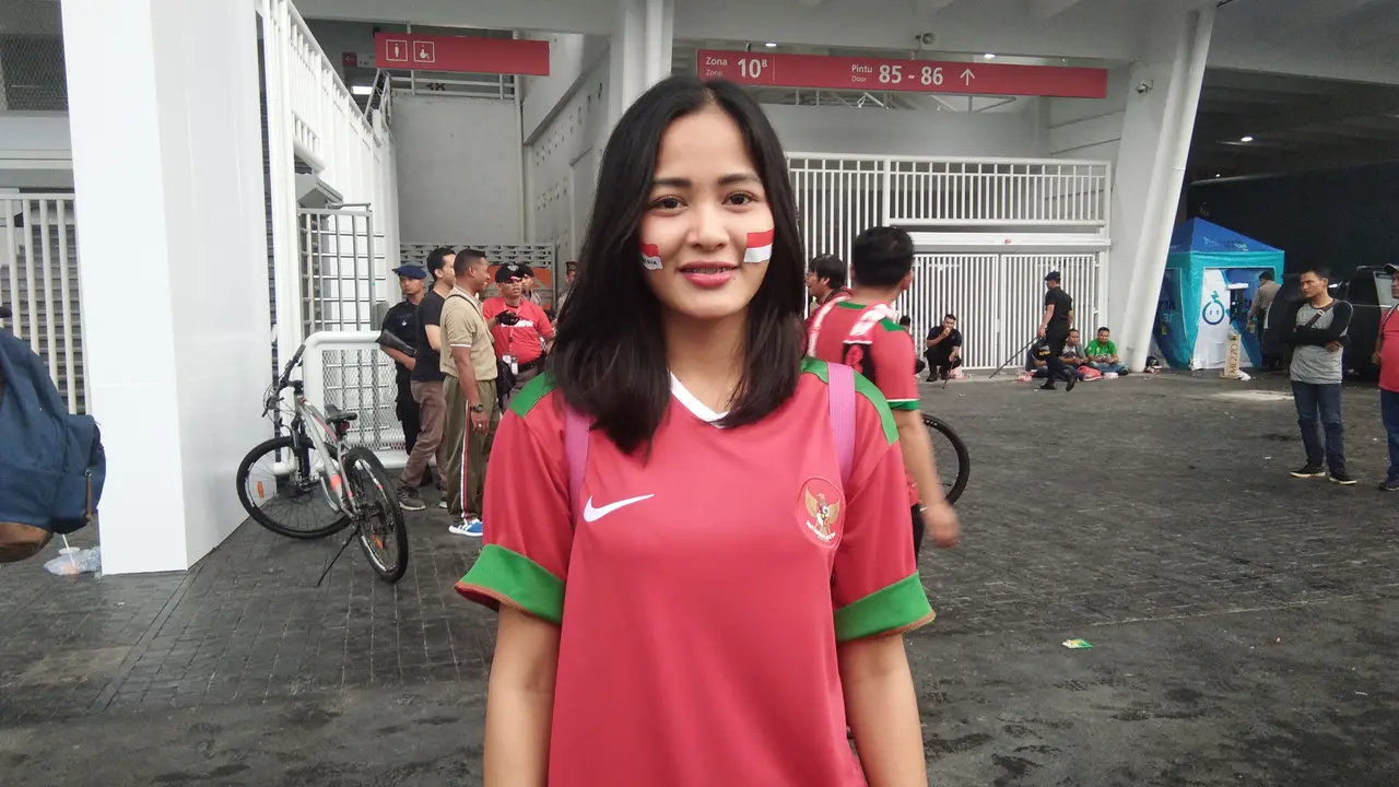 Suporter cantik Timnas Indonesia, Adelia