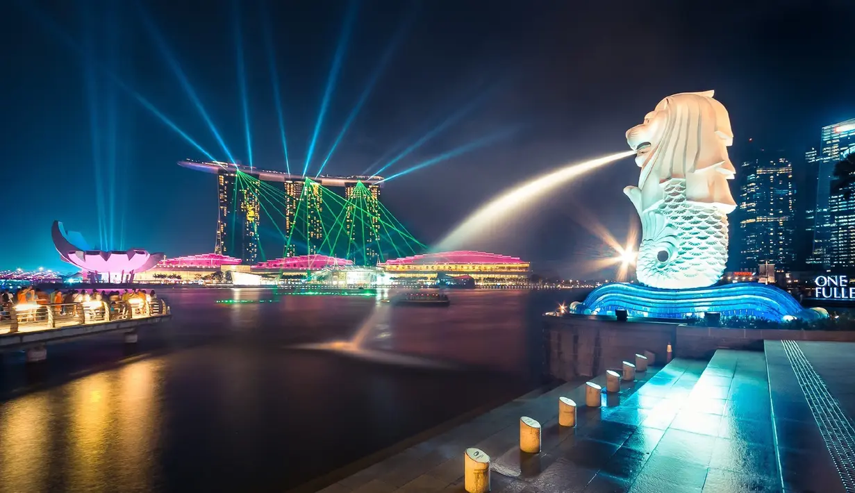 Singapura memiliki pendapatan per kapita mencapai US$ 87.082 atau Rp 1,2 miliar. Singapura menjadi salah satu negara tersibuk di dunia dengan mengekspor barang muatan ke seluruh dunia (absoluteinternship.com)