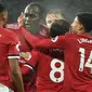 Para pemain Manchester United merayakan gol ke gawang AFC Bournemouth pada laga Premier League di Old Trafford, Manchester, Rabu (13/12/2017). (AFP/Oli Scarff)