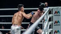 Christian Lee mengalahkan Shinya Aoki untuk menjadi juara ONE Championship kelas ringan. (Dok ONE Championship)
