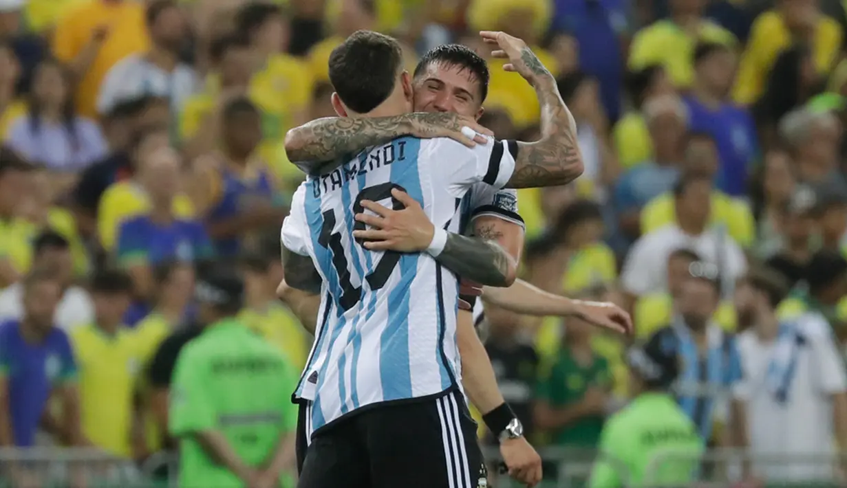 Timnas Argentina menumbangkan rival abadinya, Timnas Brasil, di kandang lawan. Tim Tango menang 1-0 lewat gol Nicolas Otamendi. (AP Photo/Bruna Prado)