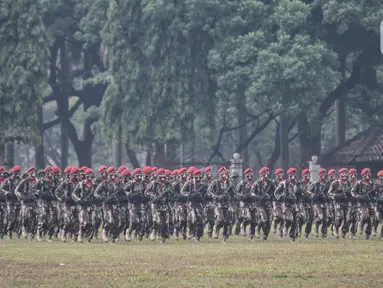 Anggota Komando Pasukan Khusus (Kopassus) mengikuti upacara penyerahan tongkat komando Komandan Jenderal (Danjen) Kopassus di Mako Kopassus, Cijantung, Jakarta, Kamis (10/9/2020). (merdeka.com/Iqbal S. Nugroho)
