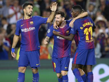 Para pemain Barcelona merayakan gol yang dicetak Lionel Messi ke gawang Juventus pada laga Liga Champions di Stadion Camp Nou, Katalonia, Selasa (12/9/2012). Barcelona menang 3-0 atas Juventus. (AFP/Josep Lago)