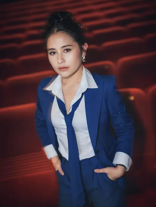 Prilly Latuconsina kembali tuai pujian atas penampilan terbarunya yang menawan dan elegan [@prillylatuconsina96]