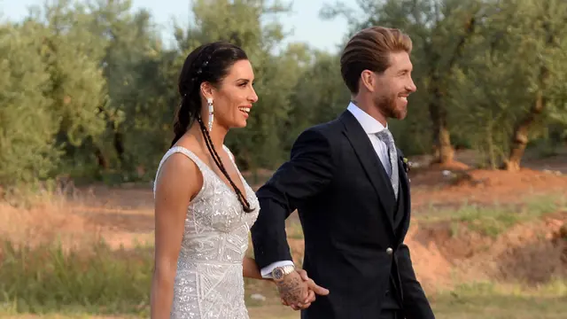 FOTO: 7 Tahun Lebih Tua, Istri Sergio Ramos Ini Tetap Seksi dan Memesona