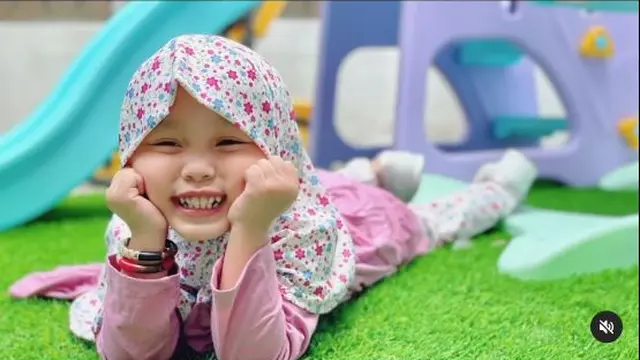 6 Foto Shabira Alula saat Pakai Hijab, Makin Lucu dan Menggemaskan
