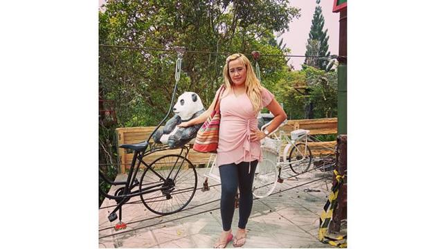 Dikenal sebagai selebriti yang kerap mengubah gaya rambut, kini Pinkan tampil dengan warna rambut blonde.