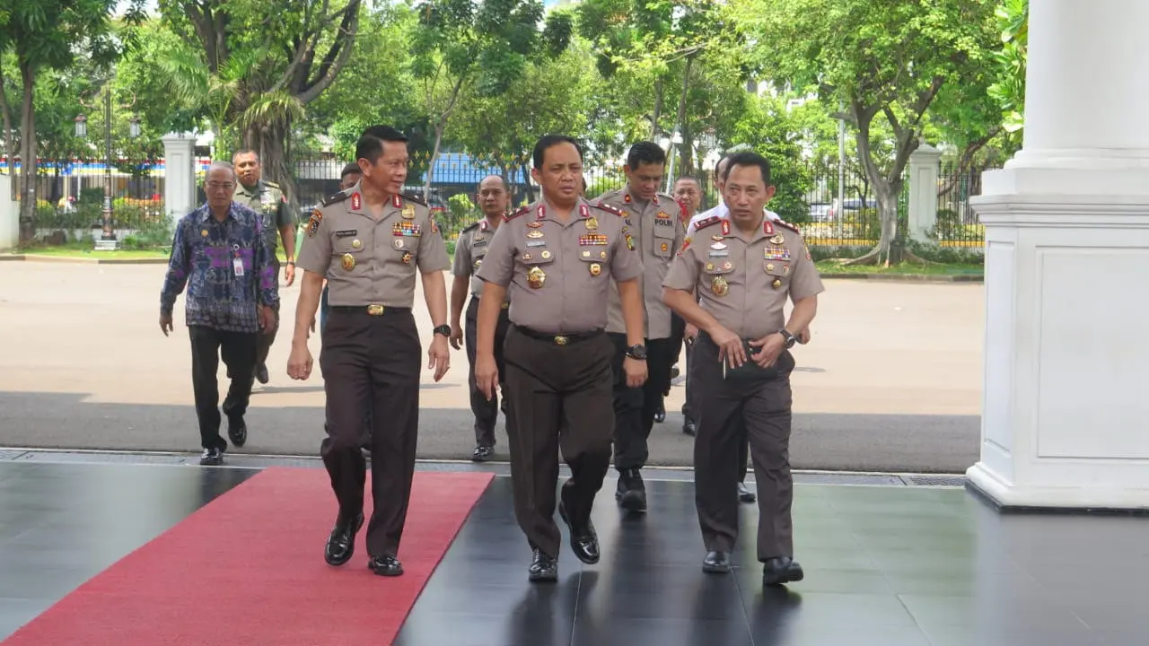 Petinggi Polri seperti Kabareskrim Listyo Sigit dan Kapolda Metro Jaya Gatot Eddy Pramono menyambangi Istana Kepresidenan, Kamis (26/12/2019).