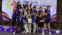 Momen GTS Archery Tangerang mengangkat trofi juara umum event panahan bertajuk Yonif 203 AK Archery Championship 2025 yang digelar dalam rangka HUT Yonif 203/AK pada Minggu (21/09/2025) di Tangerang. (Dokumentasi GTS)