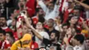 Pemain Benfica, Angel Di Maria menengadahkan tangan ke atas saat melakukan selebrasi pada laga lanjutan Liga Portugal 2023/2024 melawan Porto di Luz stadium, Lisbon, Portugal, Minggu (30/09/2023). Gol Di Maria bermula dari assist David Neres. (AFP/Patricia De Melo Moreira)