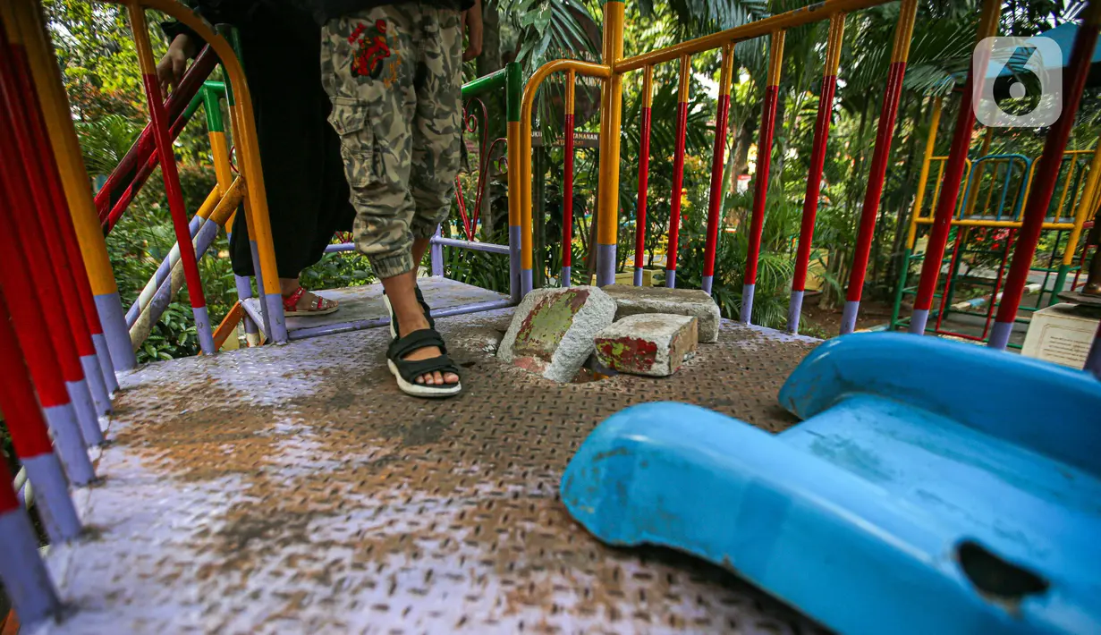 Sebanyak 45 RPTRA atau sekitar 14 persen dari total RPTRA yang ada di Jakarta kini dilaporkan dalam keadaan rusak. Hal ini diungkapkan Anggota Komisi E DPRD DKI Jakarta Idris Ahmad. (Liputan6.com/Faizal Fanani)