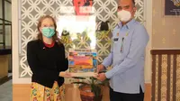 Konsulat Jenderal Australia di Surabaya, Fiona Hoggart bertemu Plt. Kakanwil Kemenkumham Jatim  Wisnu Nugroho Dewanto. (Dian Kurniawan/Liputan6.com).