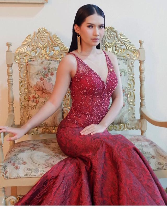 Kerap Bergaya Kasual, Ini 7 Potret Soraya Rasyid dengan Gaun Menawan